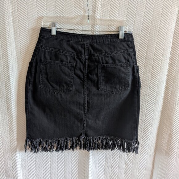 Pilcro Anthropologie Black Denim Button-Down Fray Hem Skirt Size 8 - Picture 2 of 8